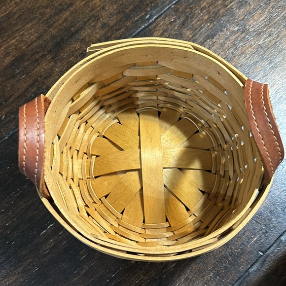 Authentic Longaberger Basket with Sweet Floral Fabric Liner!  Like New! 💐 - Picture 4 of 12